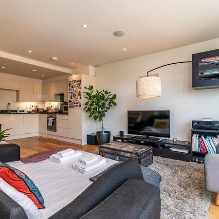 Bright & Spacious Battersea Flat Londýn Exteriér fotografie