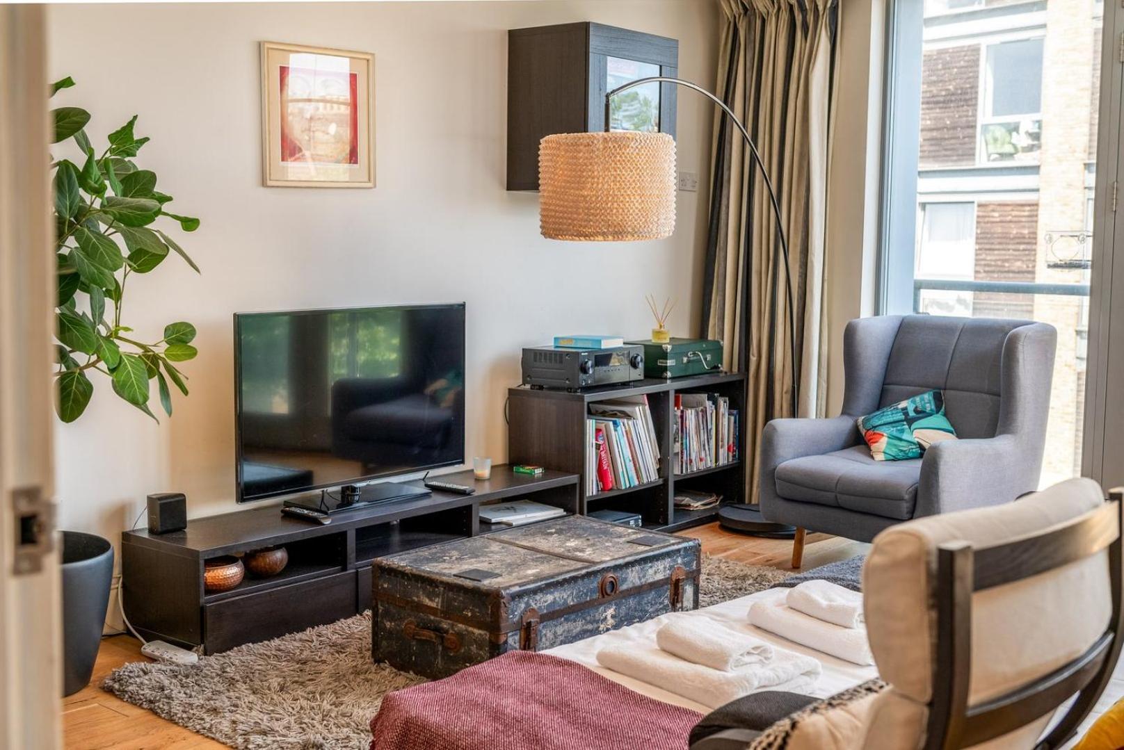 Bright & Spacious Battersea Flat Londýn Exteriér fotografie